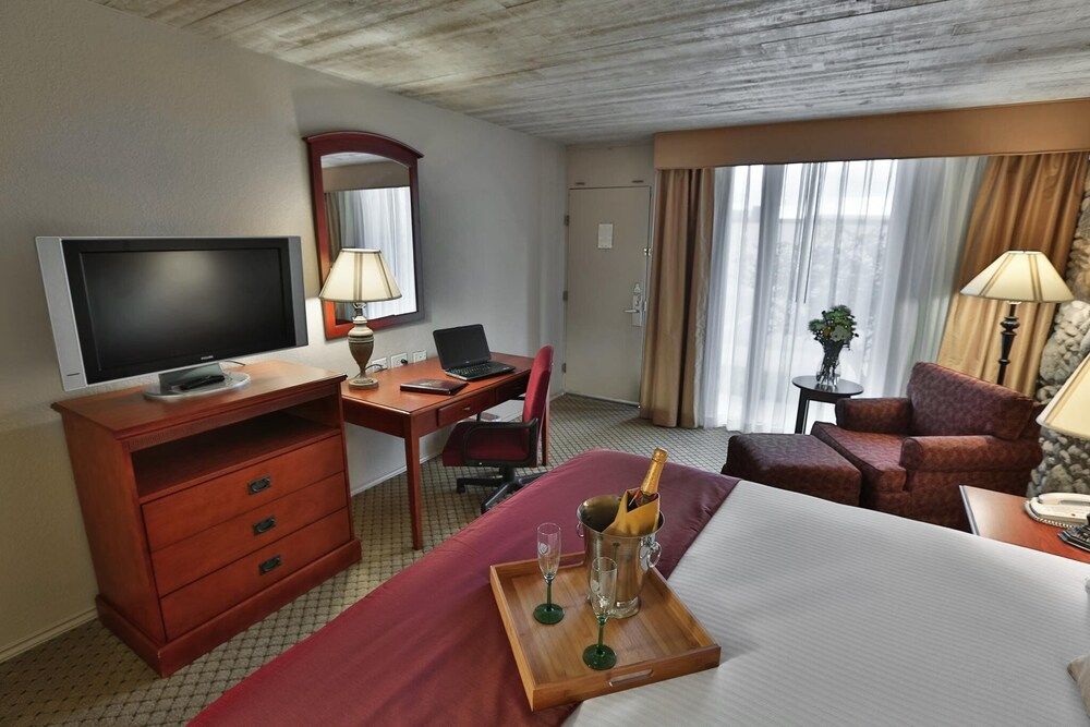 The Inn Of The Hills Standard Room, 2 Queen Beds 4