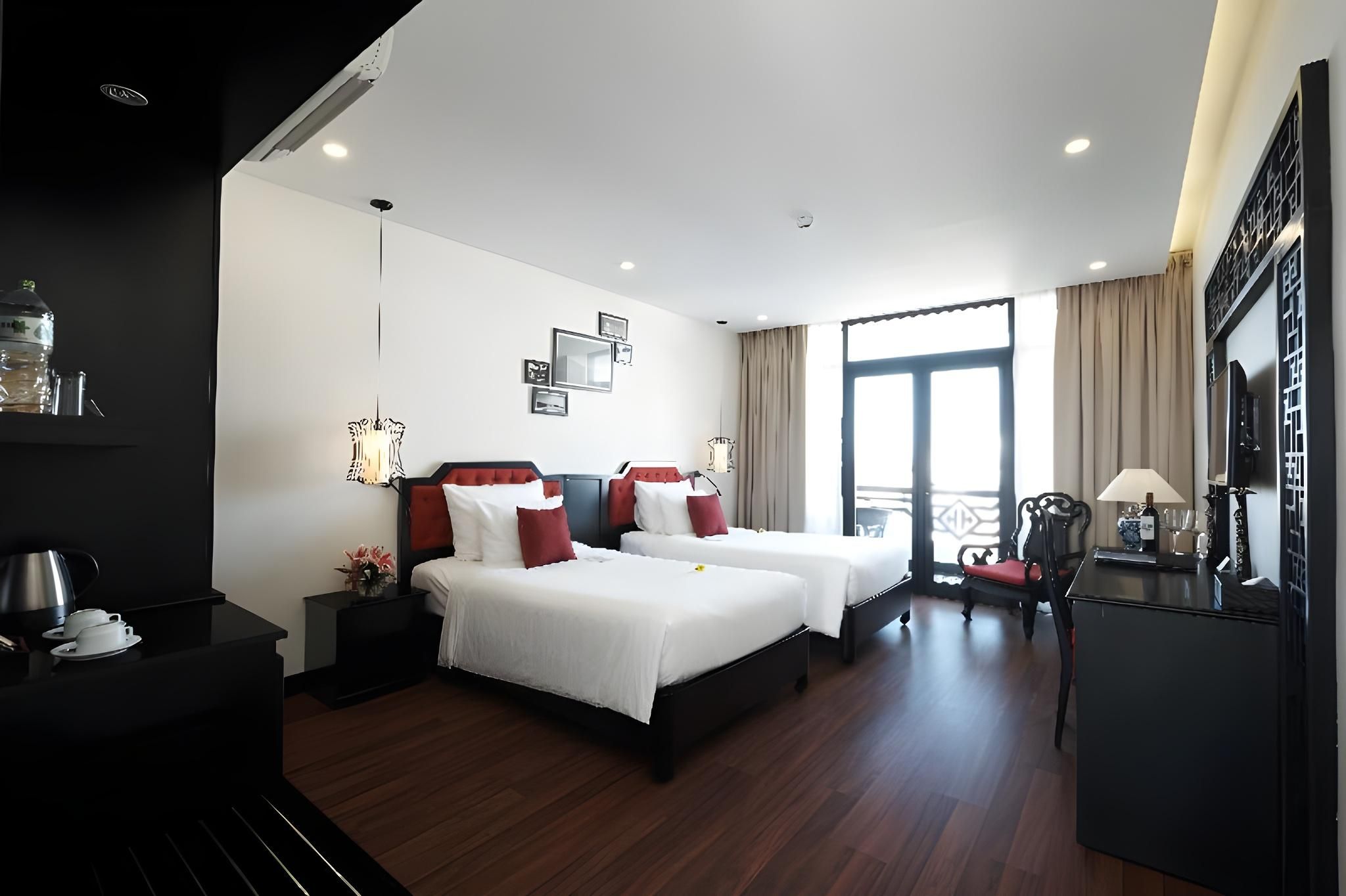 Deluxe Twin With Balcony