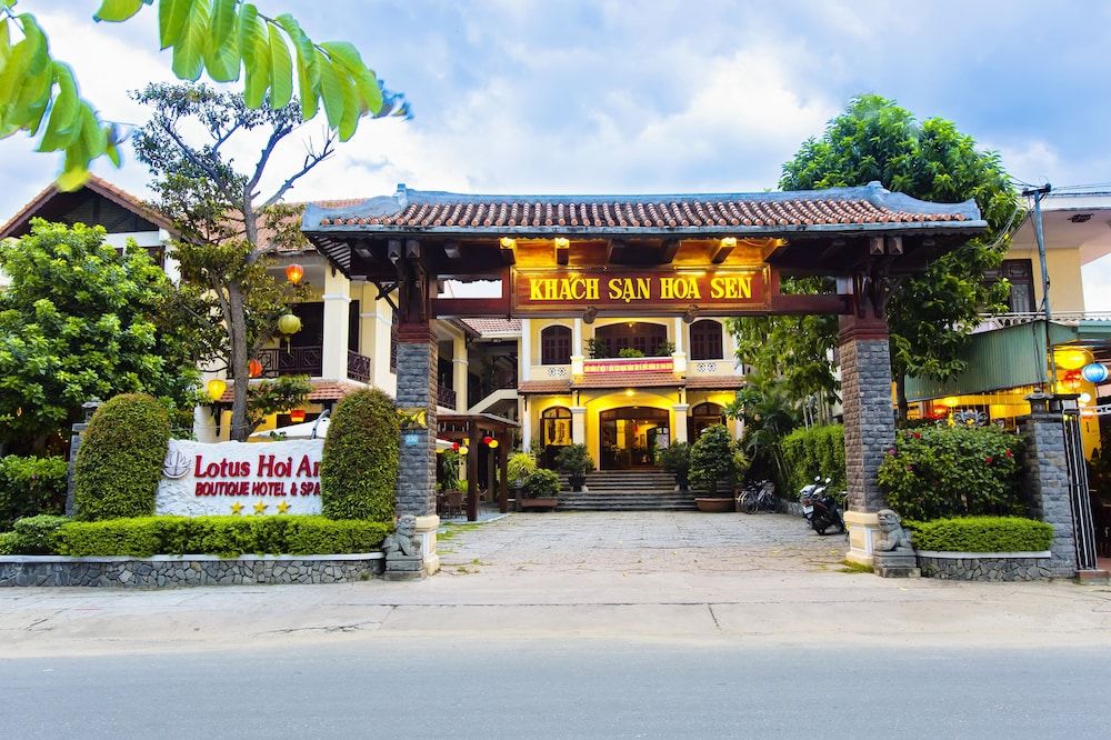 undefined Lantern Boutique Hoi An 7