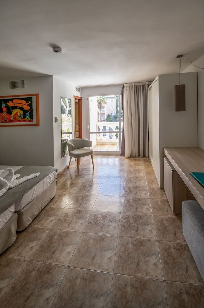 Standard Double Room, 1 Double or 2 Twin Beds, Balcony, Mountain View