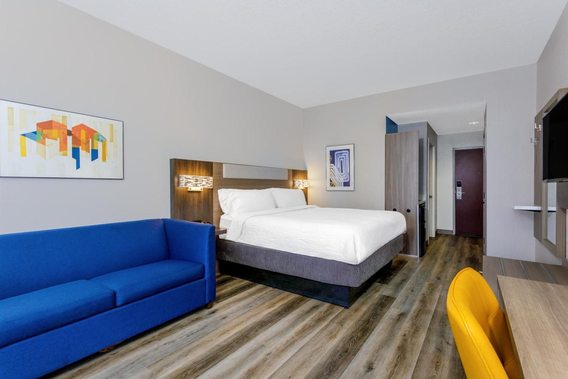 1 King Bed Leisure Non-Smoking