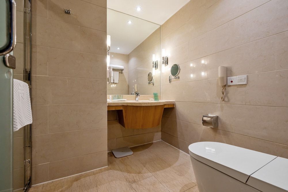 Guangdong Hotel Shanghai Superior Twin Room 4