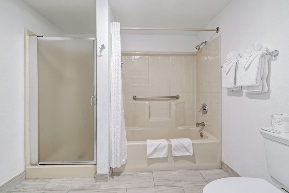 La Serena Inn Family Room, 2 Bedrooms, Kitchen 4