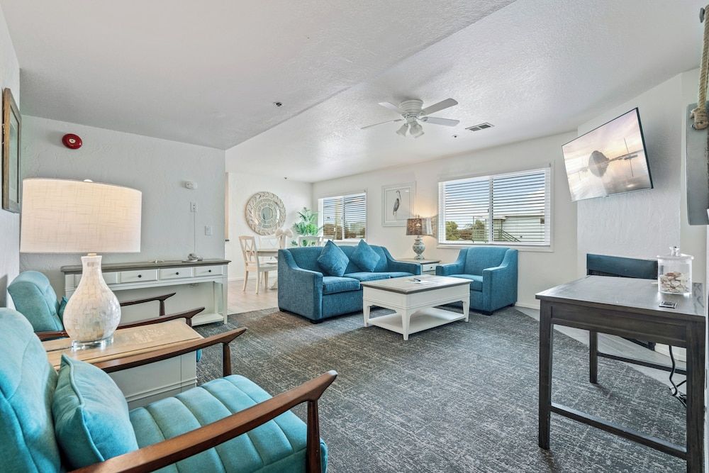 La Serena Inn Family Room, 2 Bedrooms, Kitchen 6