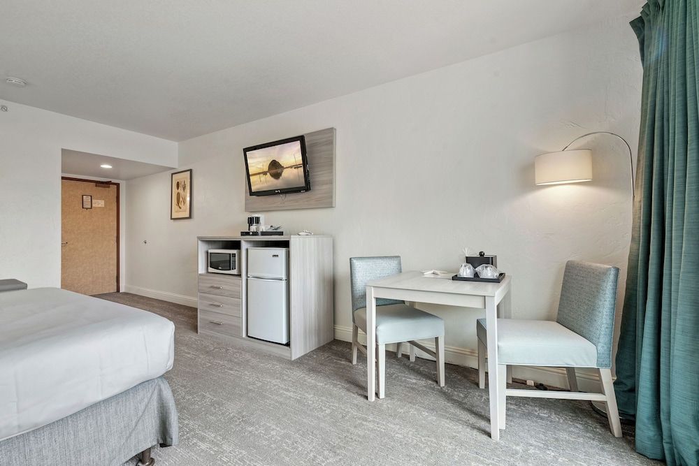 La Serena Inn Standard Room, 1 King Bed, Accessible Bathtub, Non Smoking