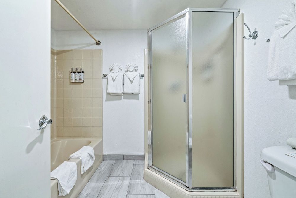 La Serena Inn Family Room, 2 Bedrooms, Kitchen 2