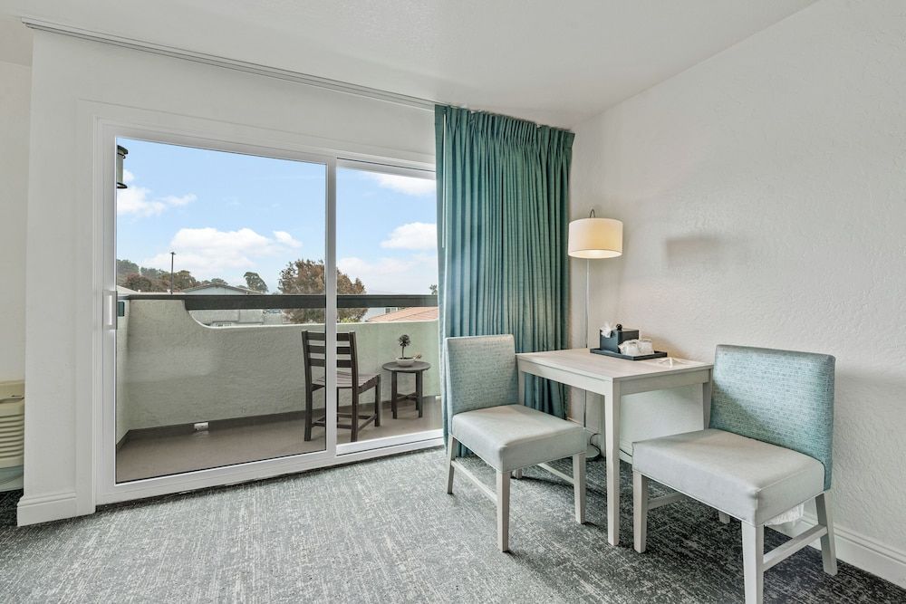 La Serena Inn Standard Room, 1 King Bed, Balcony 13