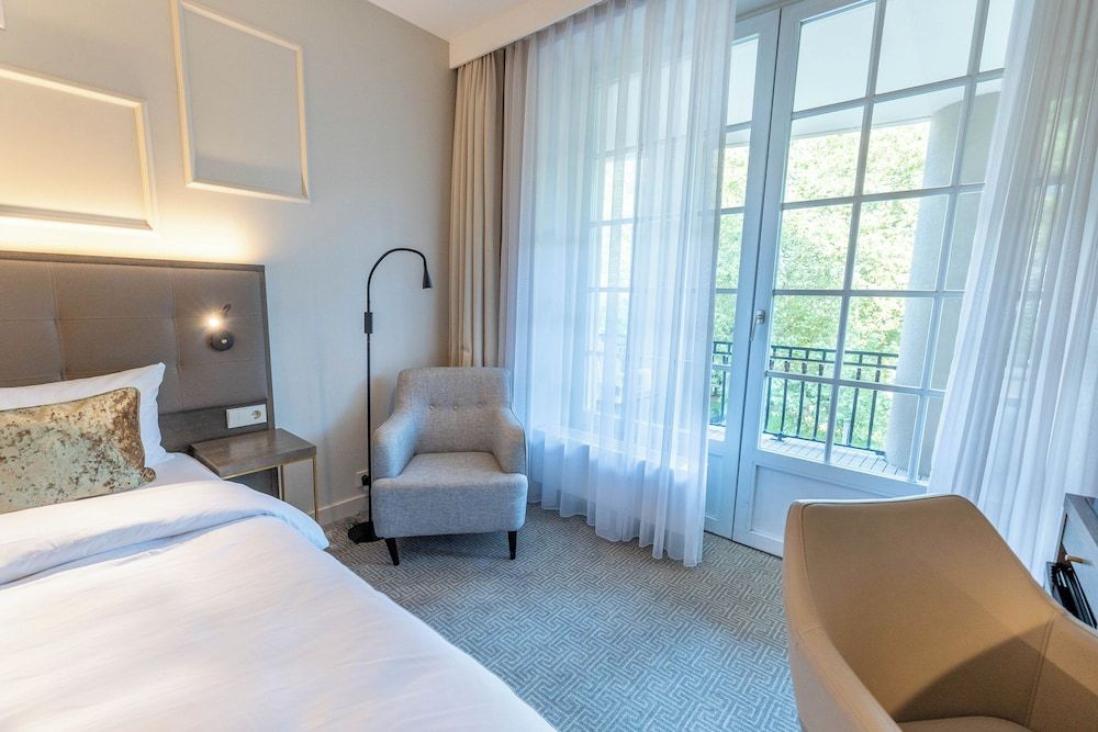 Parkhotel Kurhaus Comfort Room with Park View 3