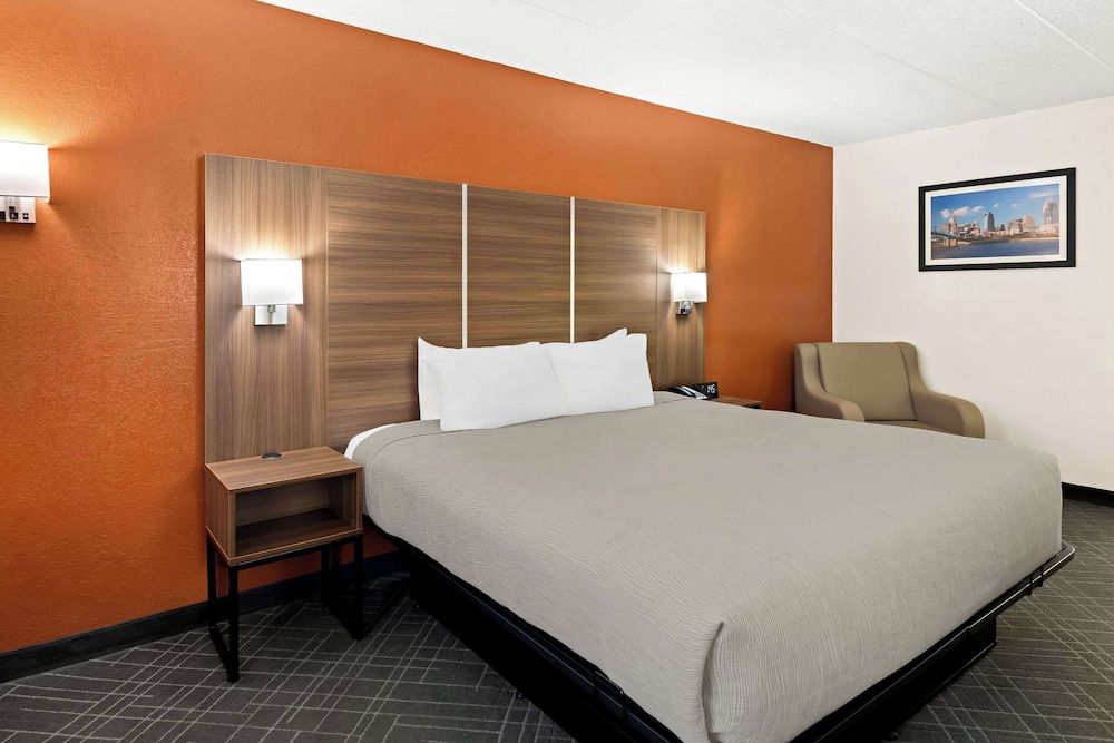 Suite, 1 King Bed with Sofa bed, Non Smoking