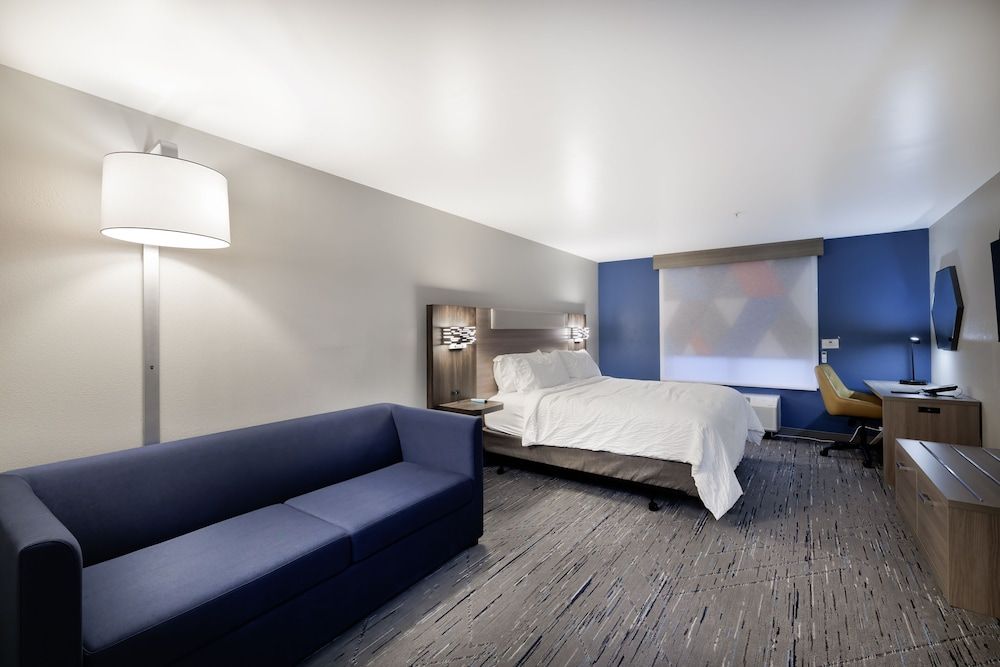 Room, 1 King Bed, Roll-in Shower (Communications, Roll-In Shower)