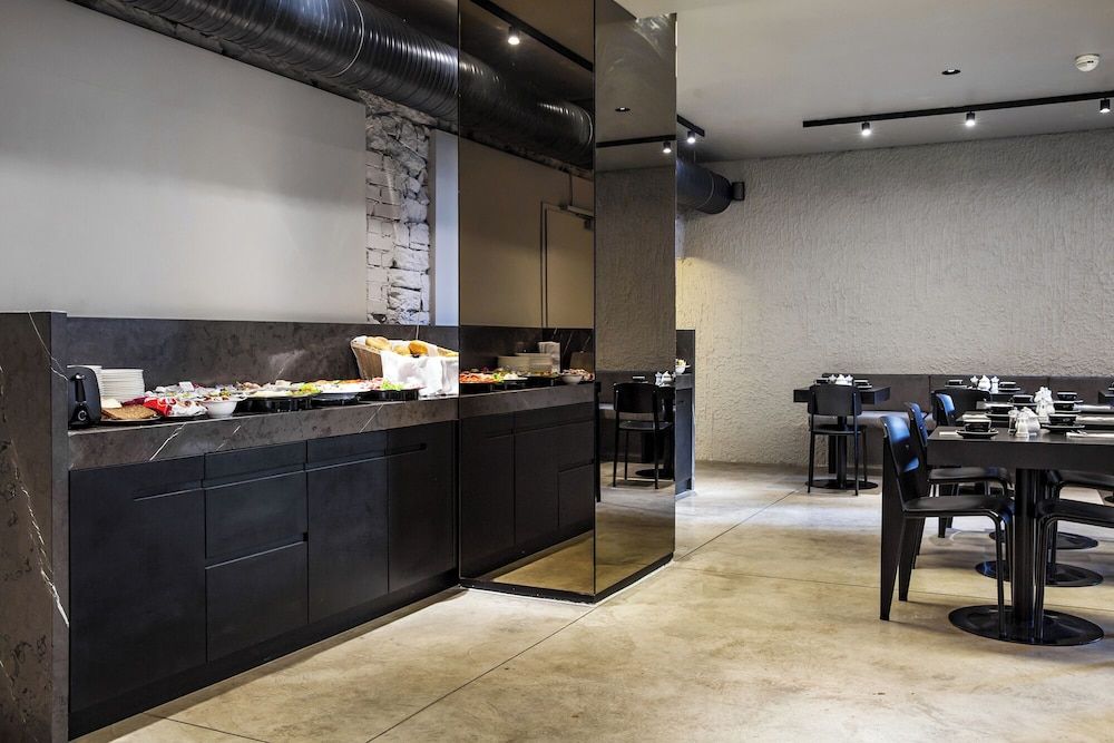 undefined The Suite Hotel Garden 3