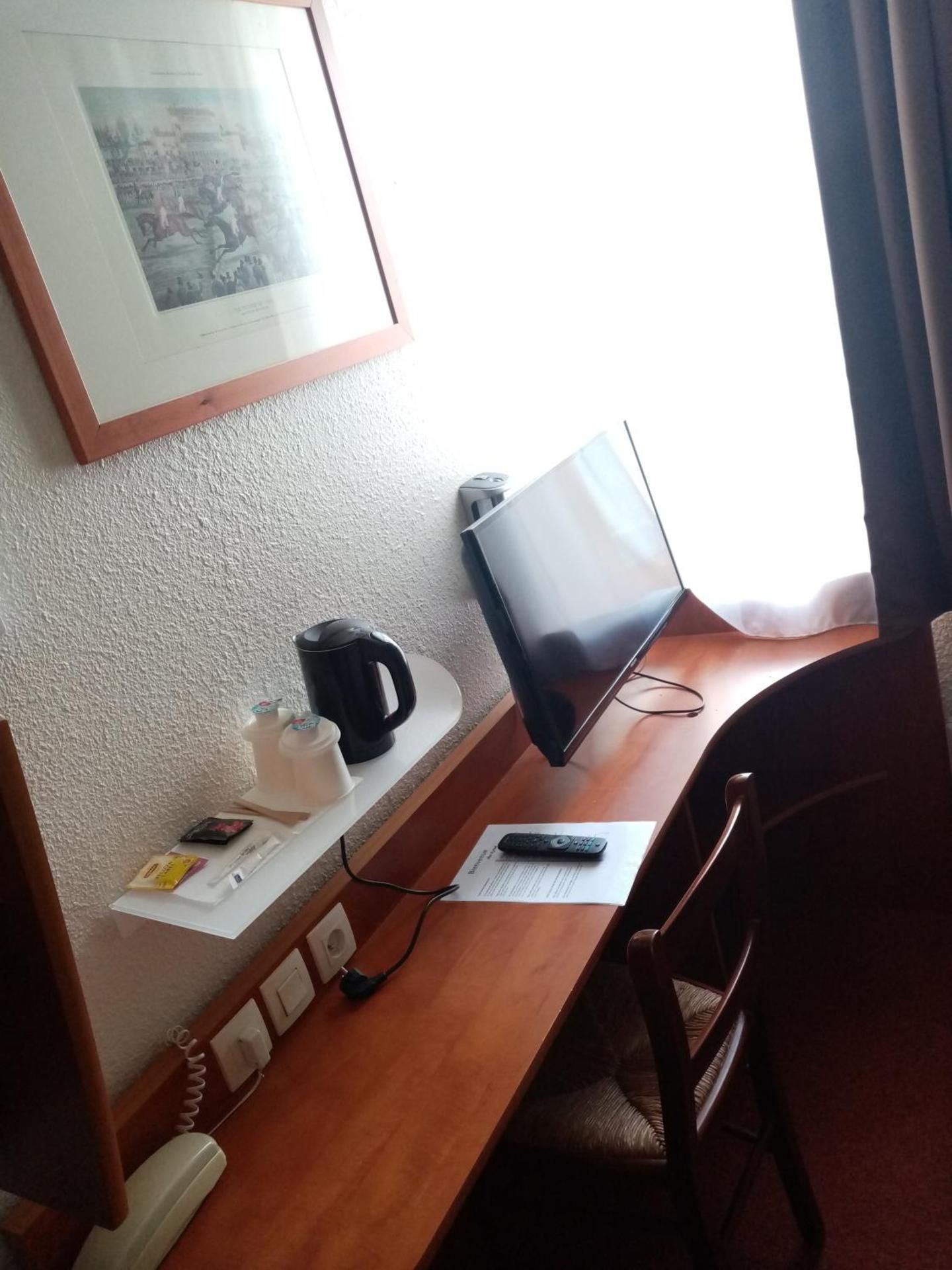 Kyriad Chantilly Hotel One Single Bed