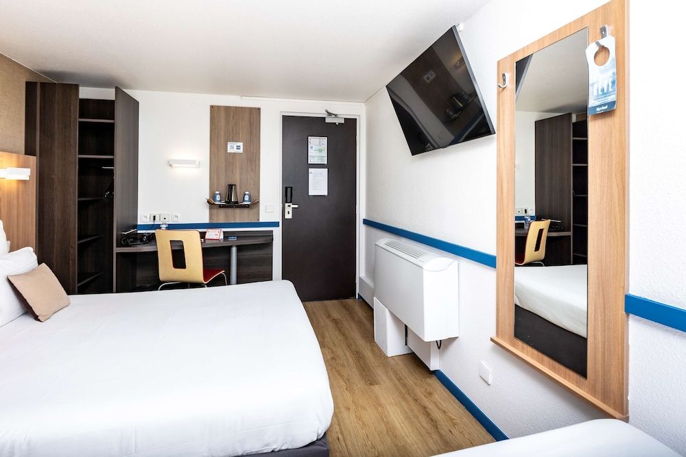 Kyriad Paris Ouest - Colombes