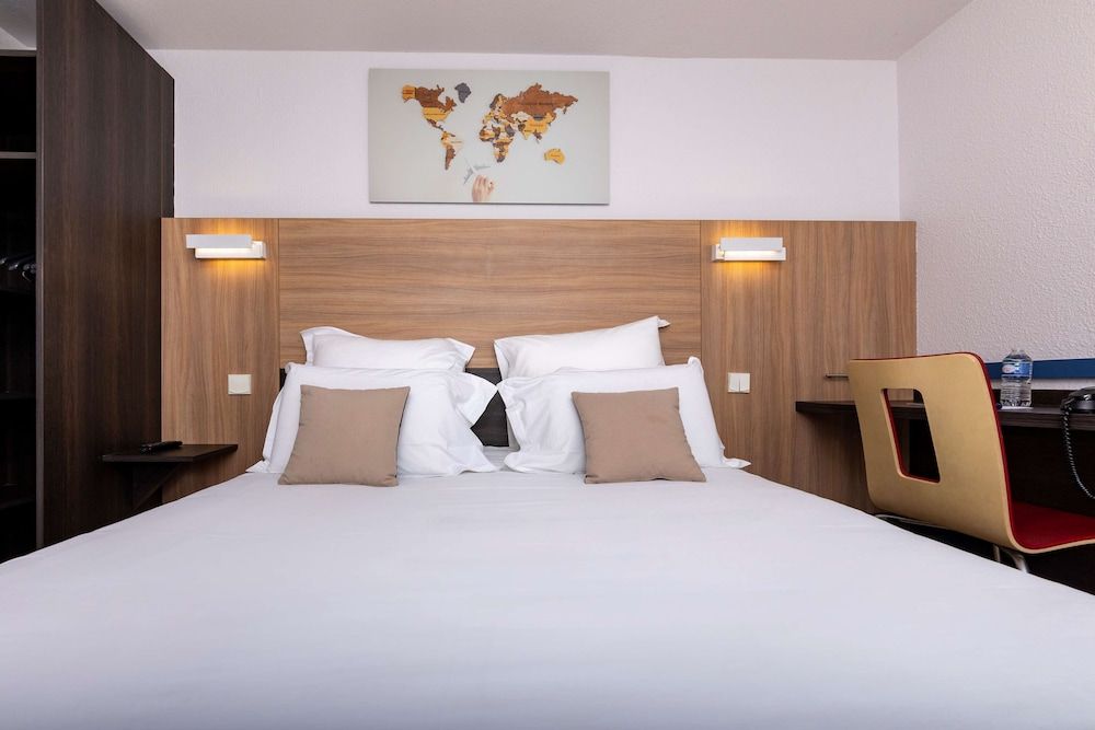 Kyriad Paris Ouest - Colombes Standard Room, 1 Double Bed 2