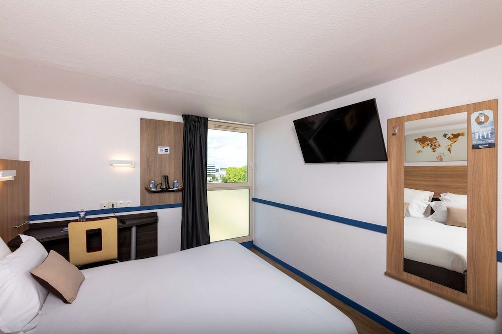 Kyriad Paris Ouest - Colombes Standard Room, 1 Double Bed 3