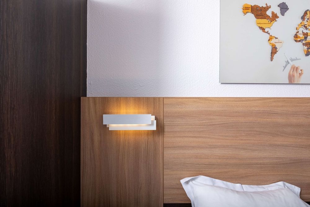 Kyriad Paris Ouest - Colombes Standard Room, 1 Double Bed 5