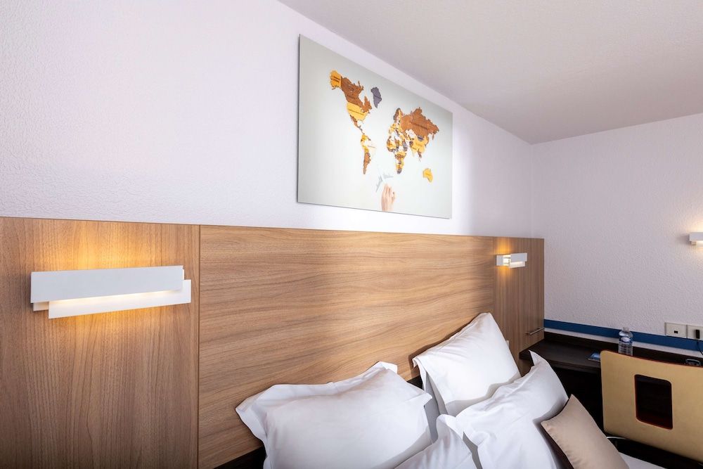 Kyriad Paris Ouest - Colombes Standard Room, 1 Double Bed 6