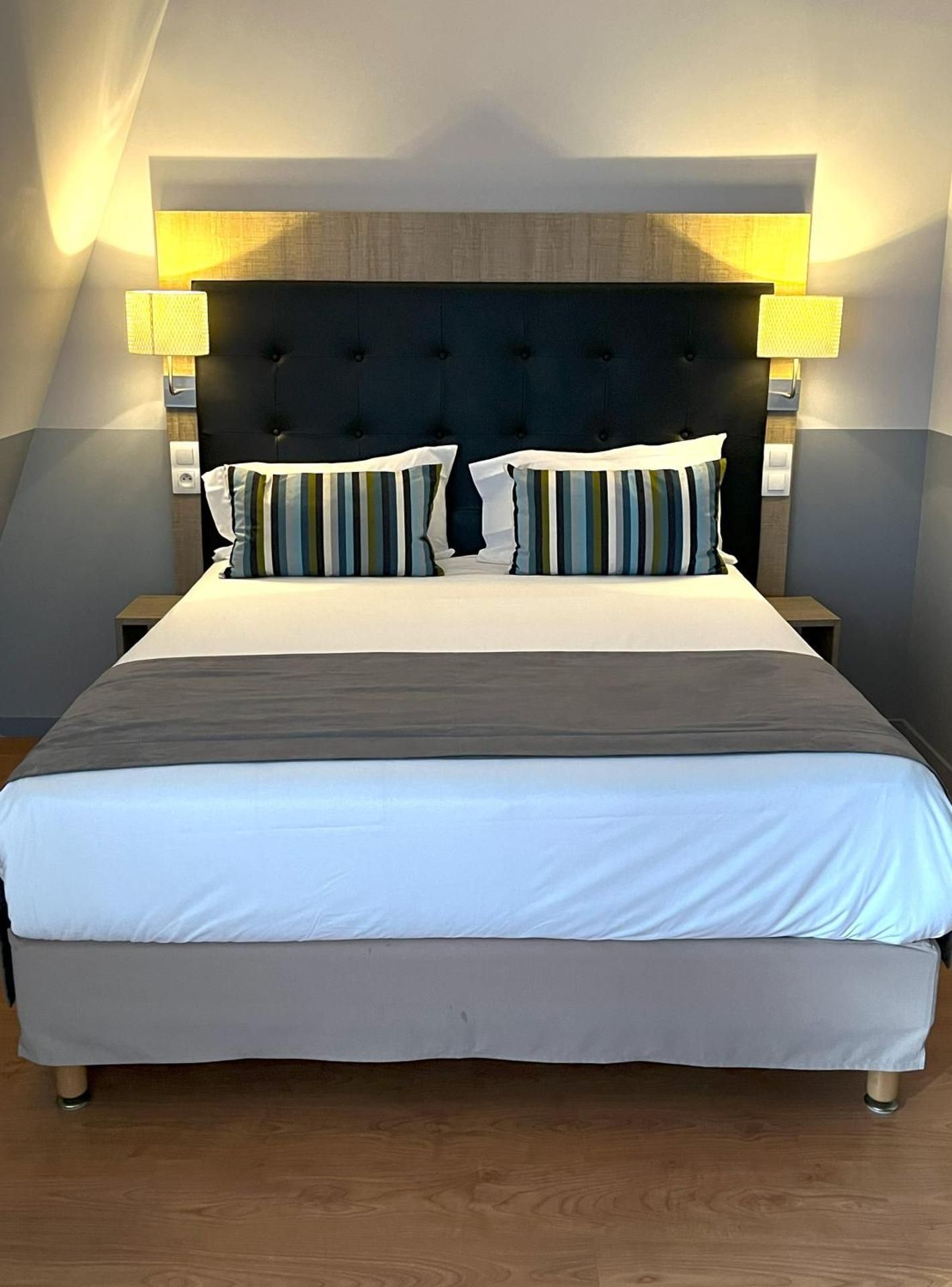 Kyriad Argenteuil Standard Room - 1 Double Bed 2 Single Beds