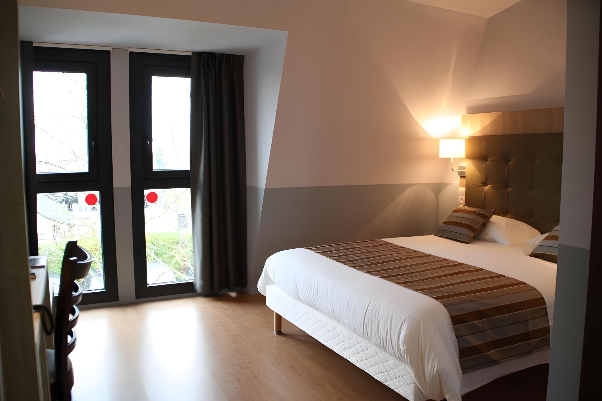 Kyriad Argenteuil Double Room