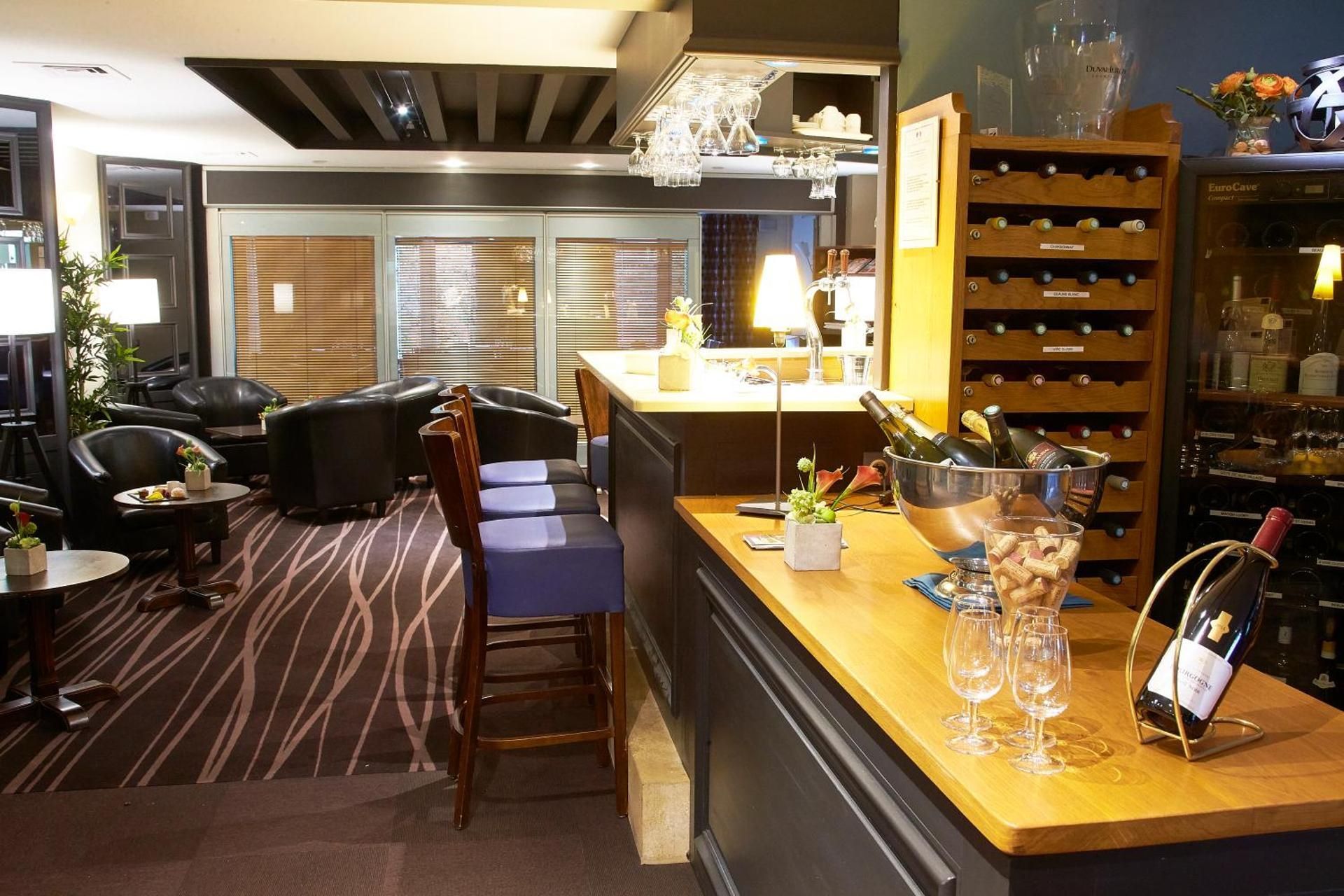 shared lounge/tv area