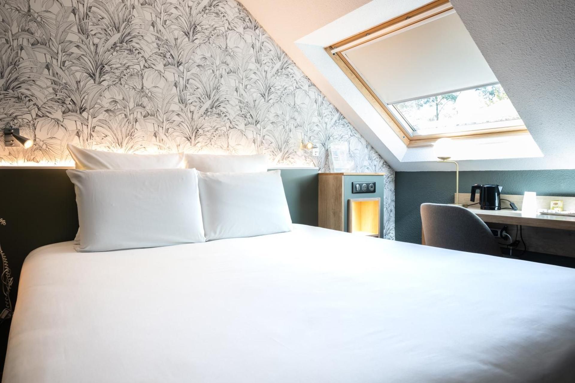 Kyriad Beaune Quadruple Room with 1 Double Bed and 2 Single Beds 2