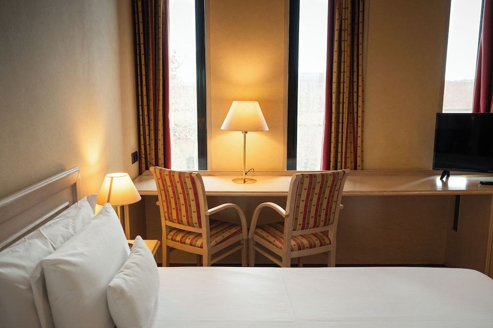 Sunotel Aston Standard Room 12