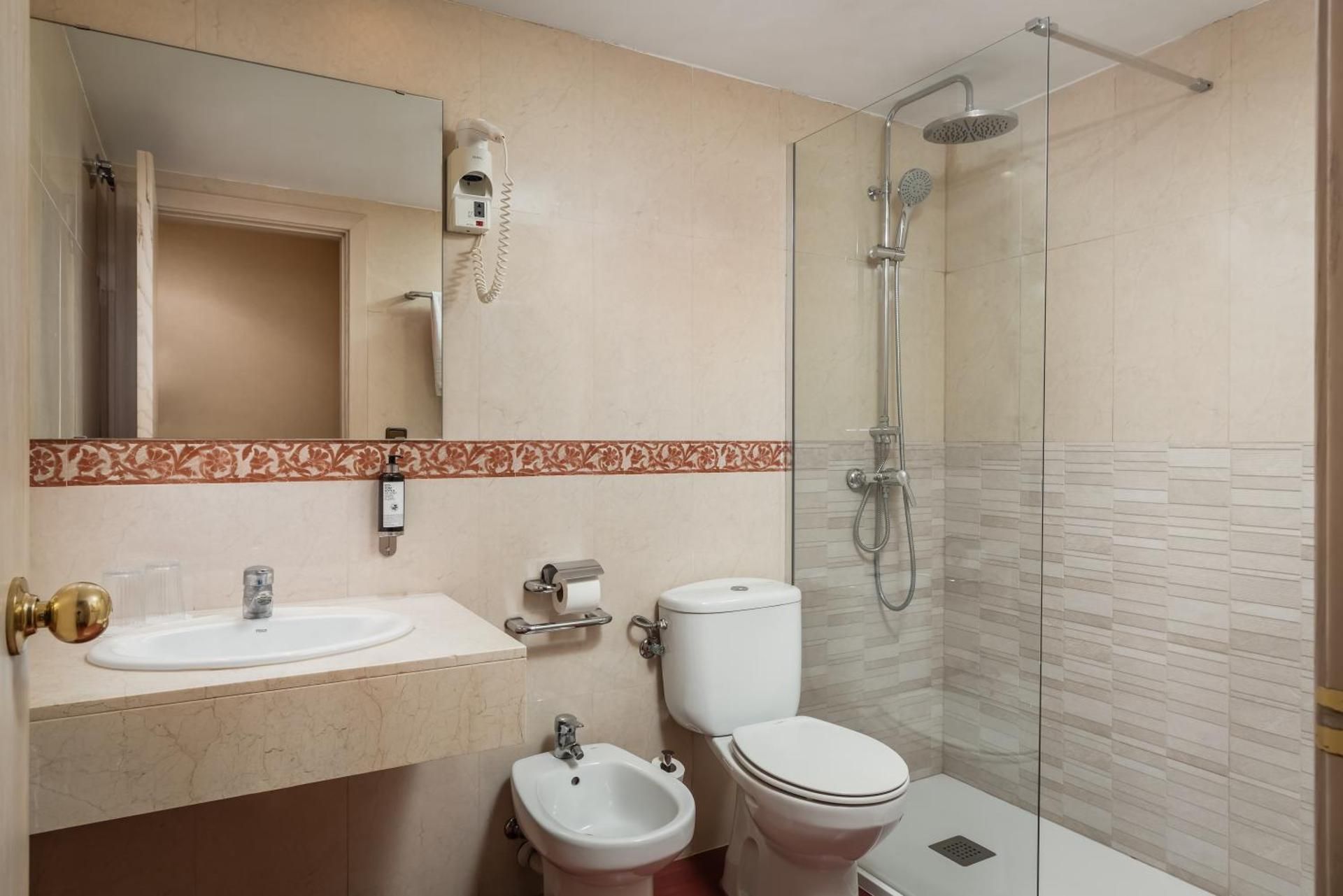 undefined Sunotel Aston 7