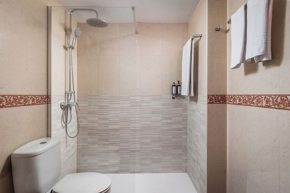 Sunotel Aston Standard Room 10