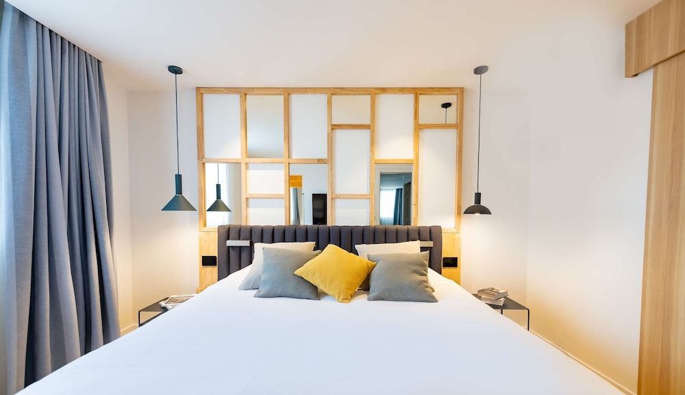 Suite, 1 Queen Bed with Sofa bed