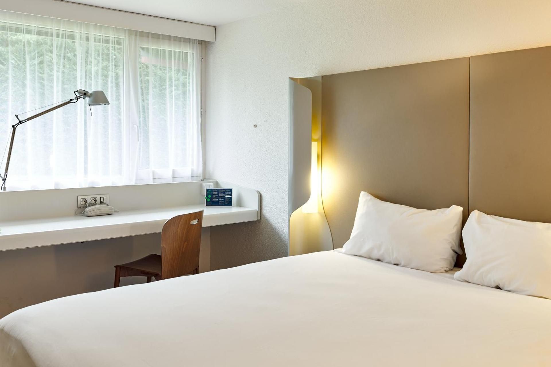 Standard room - 1 Queen Bed 1 Junior Bed