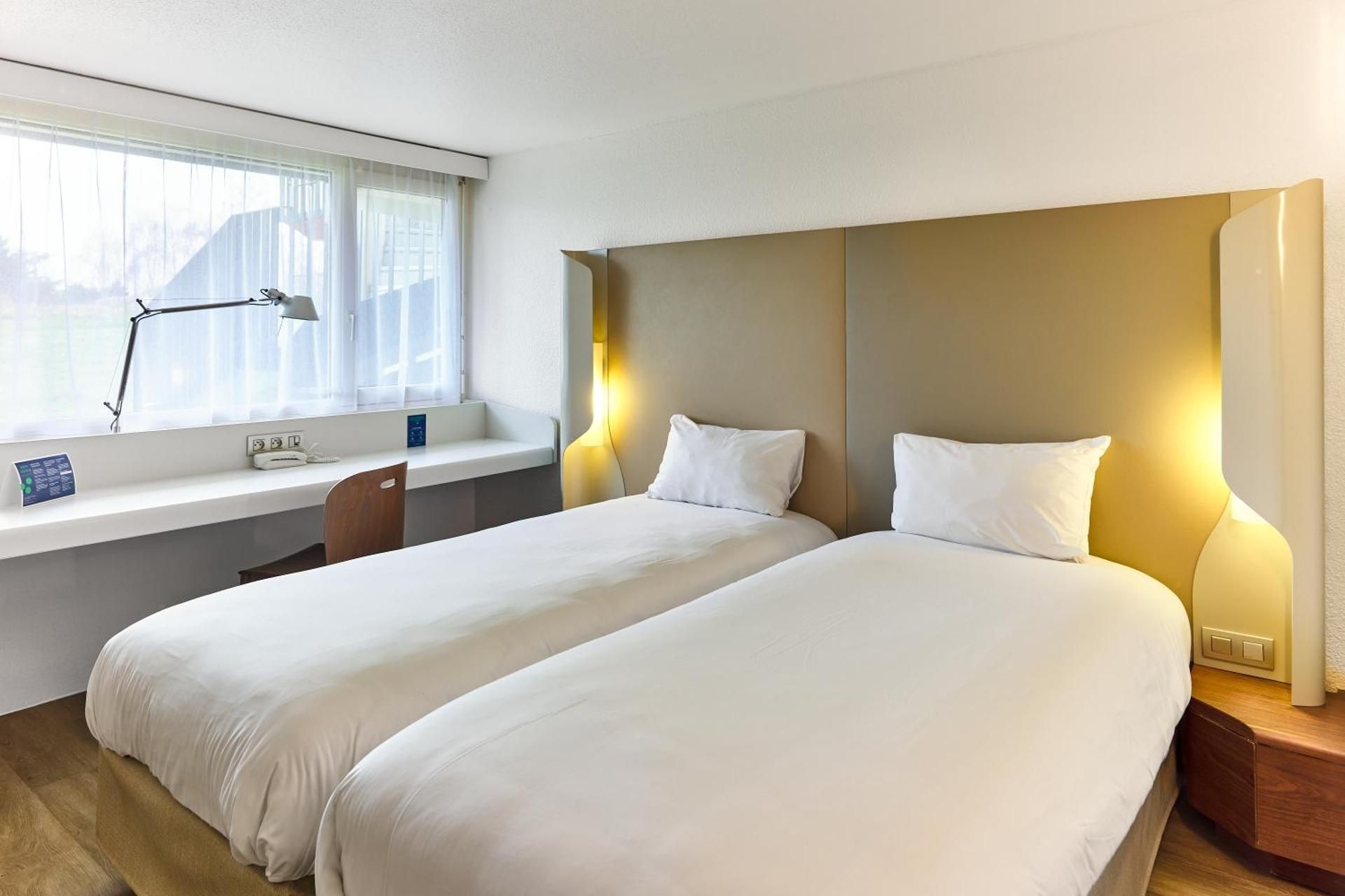 2 Single Beds