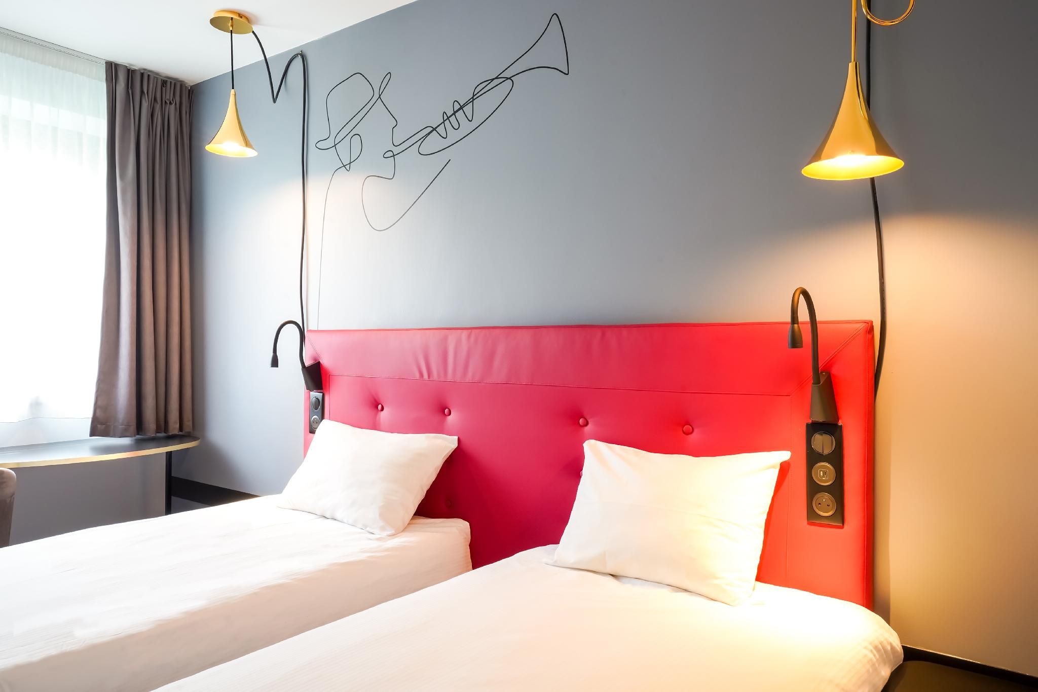 2 Single Beds
