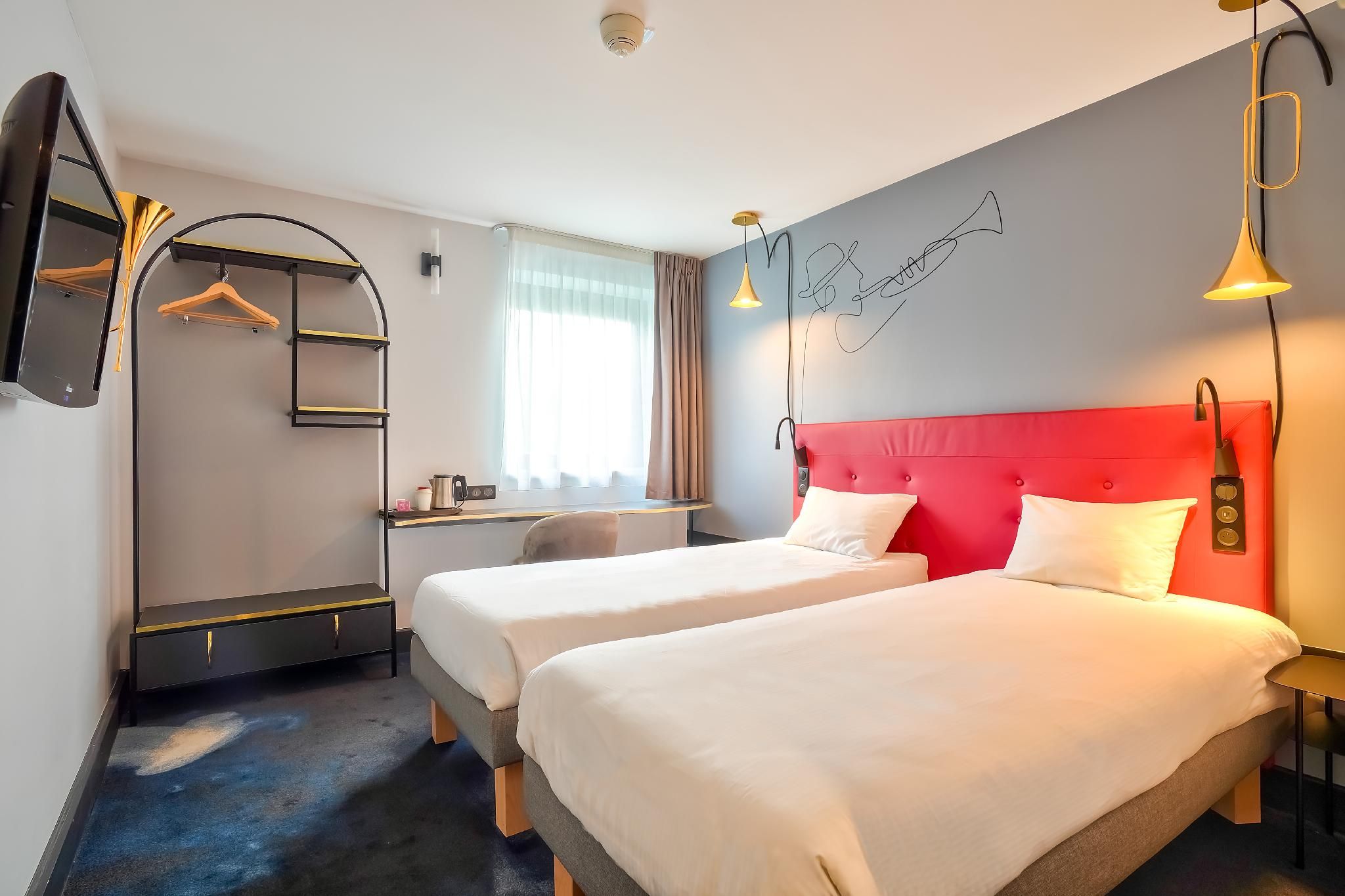 2 Single Beds