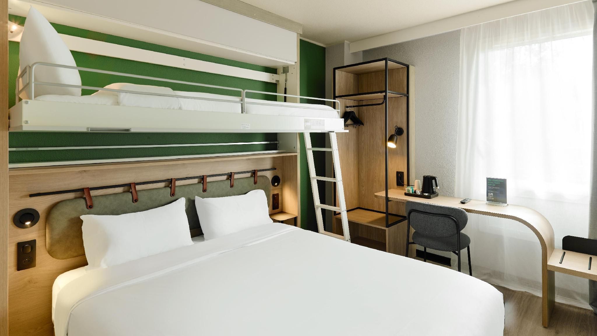 Standard room - 1 Queen Bed 1 Bunk Bed