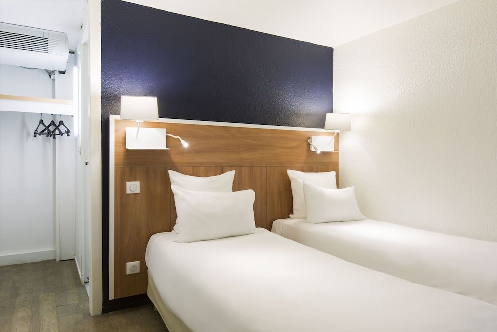 Comfort Hotel Rungis Orly Standard Room, 2 Twin Beds, Non Smoking 7