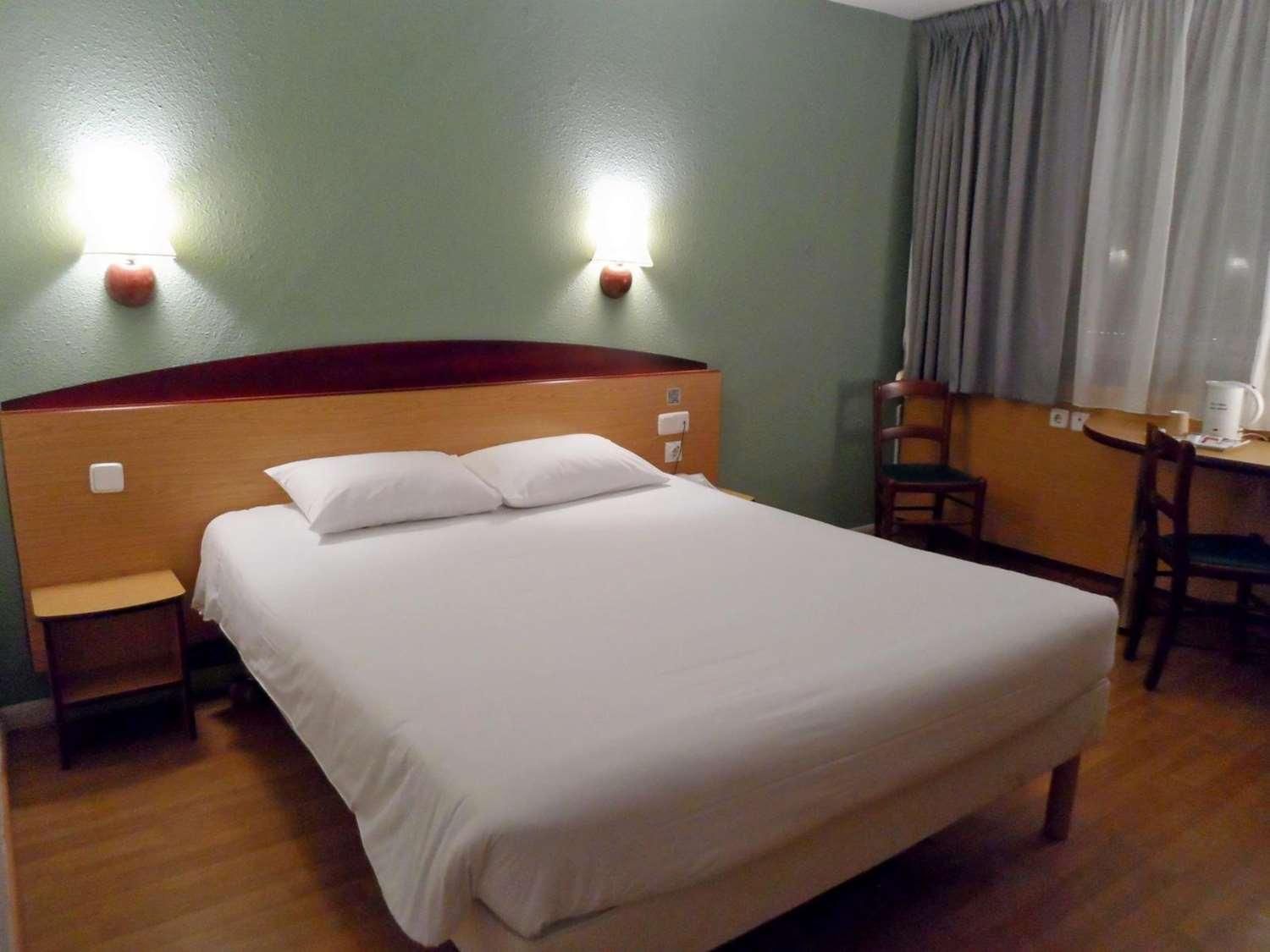 Double Room Adapted for People with Reduced Mobility