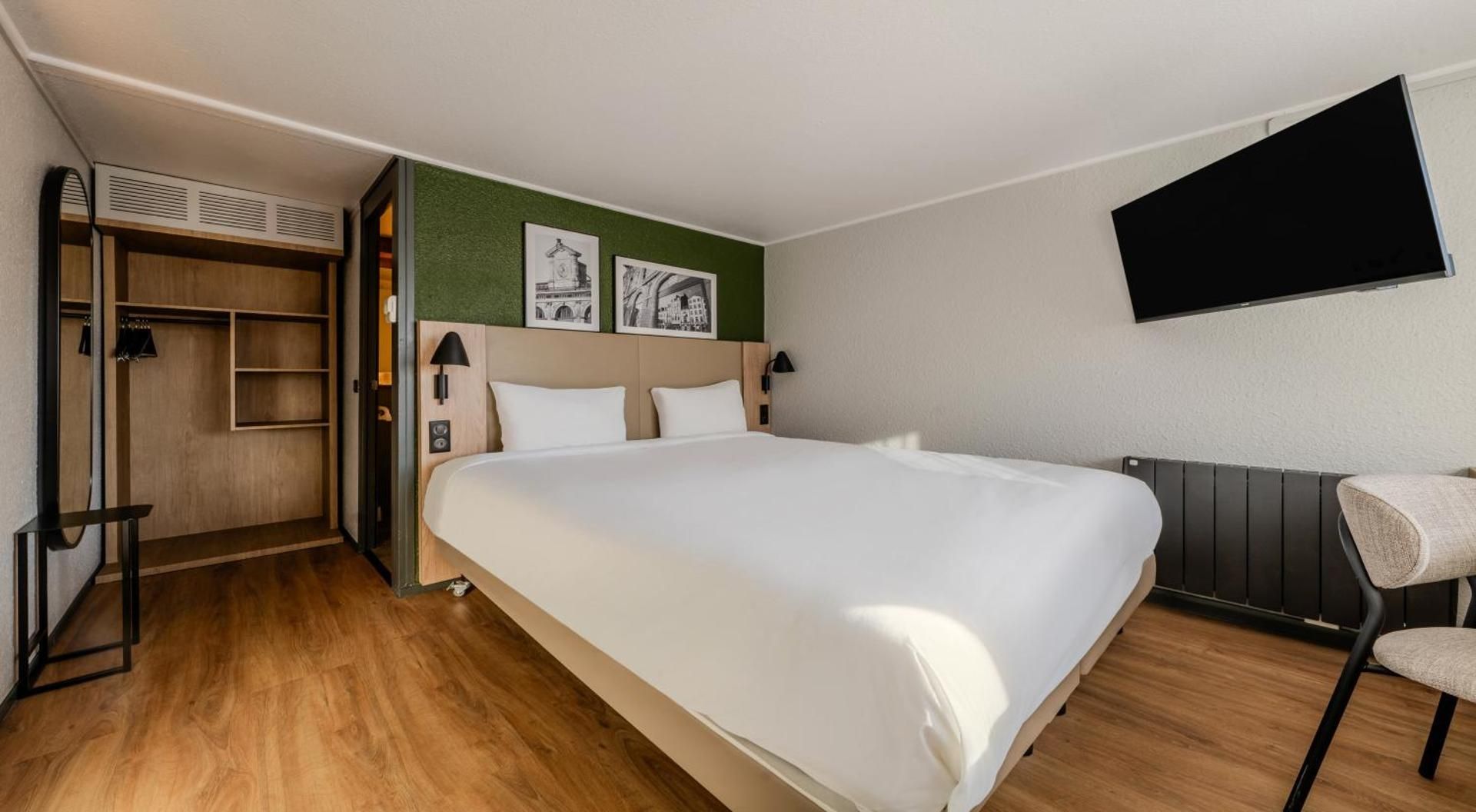 Campanile NATURE - Meaux Standard Room - 1 Queen Bed 2