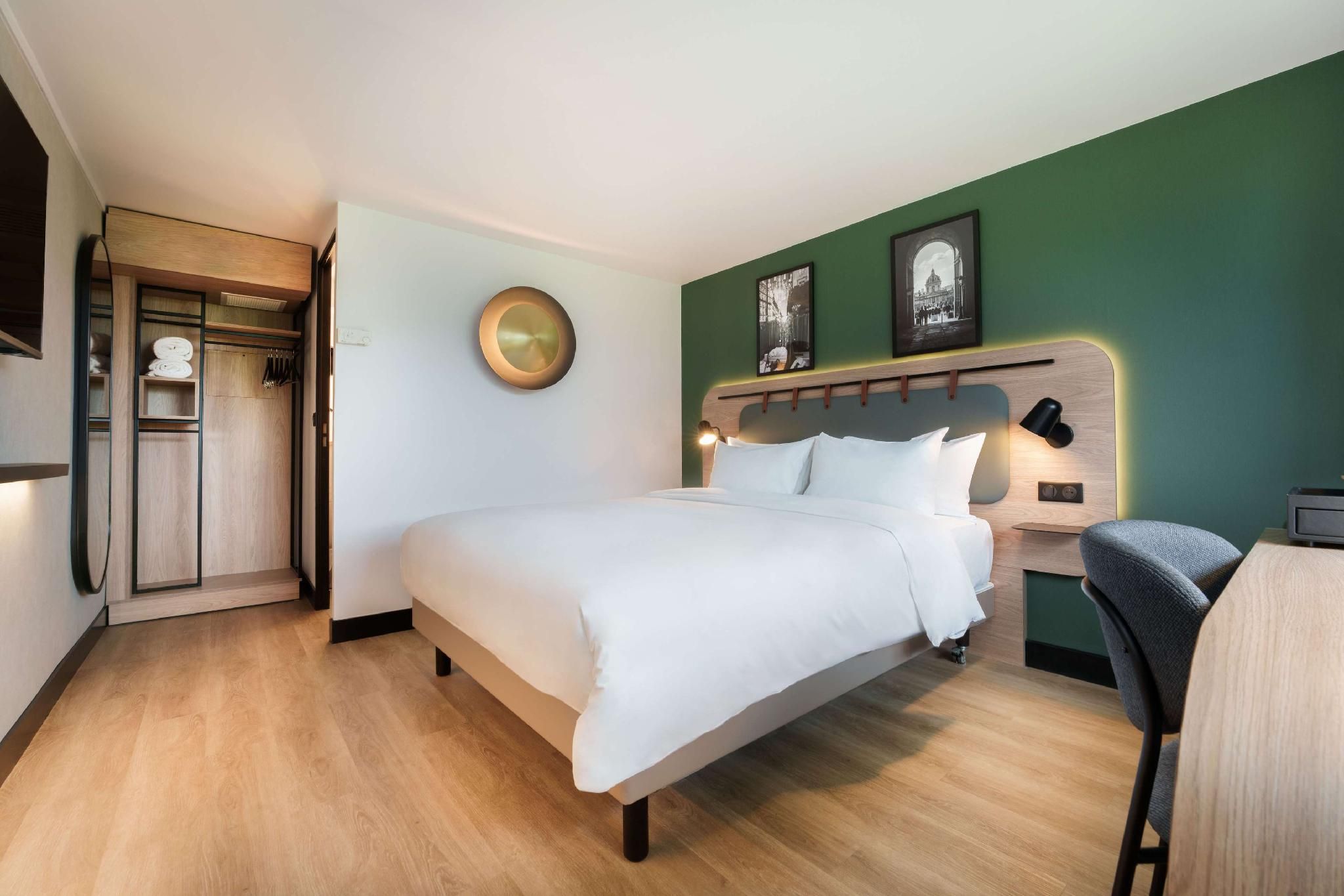 Campanile NATURE - Meaux Superior Room - 1 King Bed 2