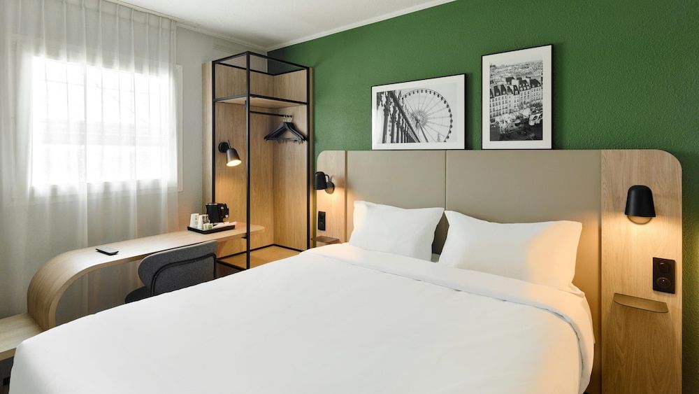 Campanile Prime - Argenteuil Standard Room, 1 Queen Bed 4