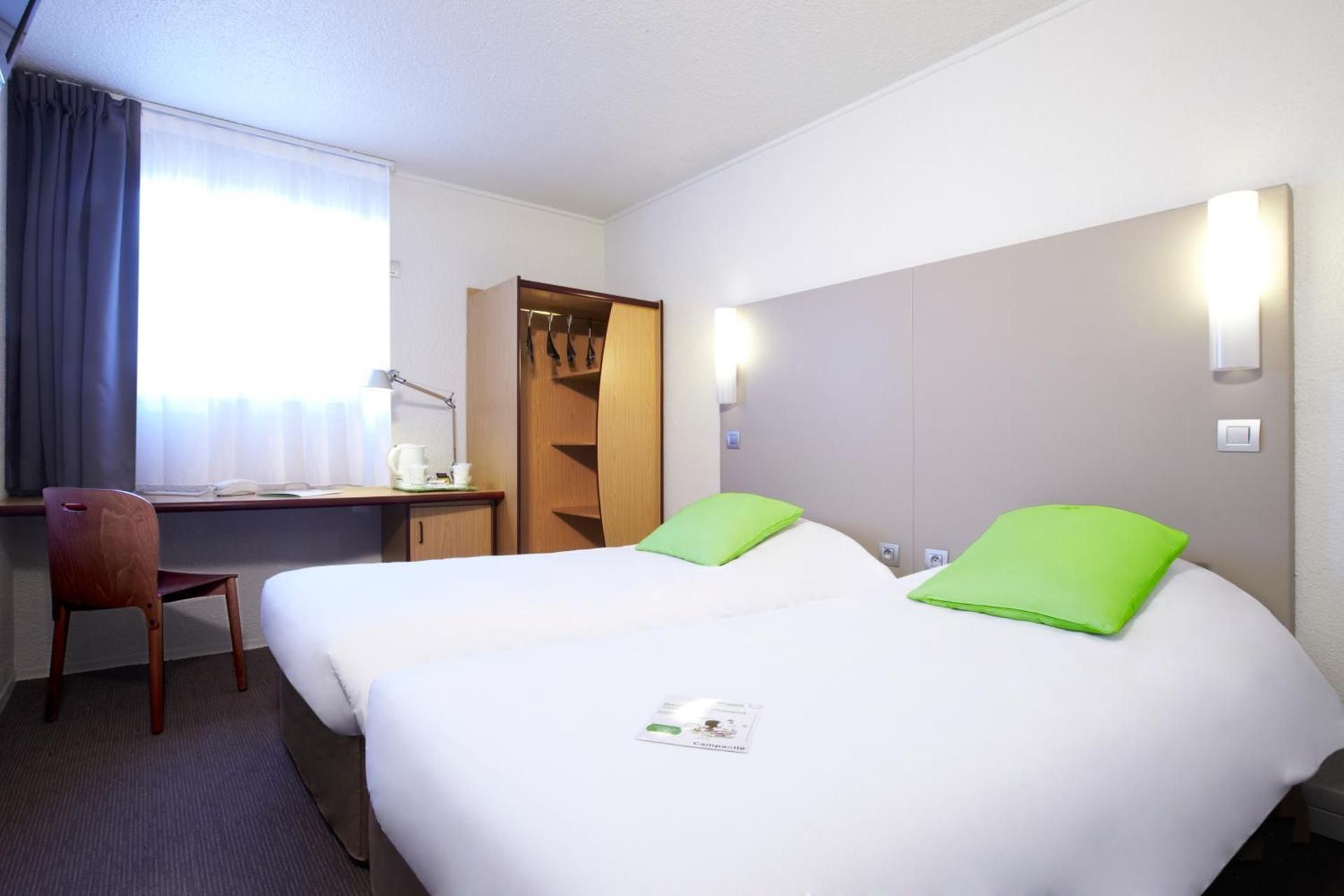 Triple Room with 2 Singles Beds and 1 Junior Bed