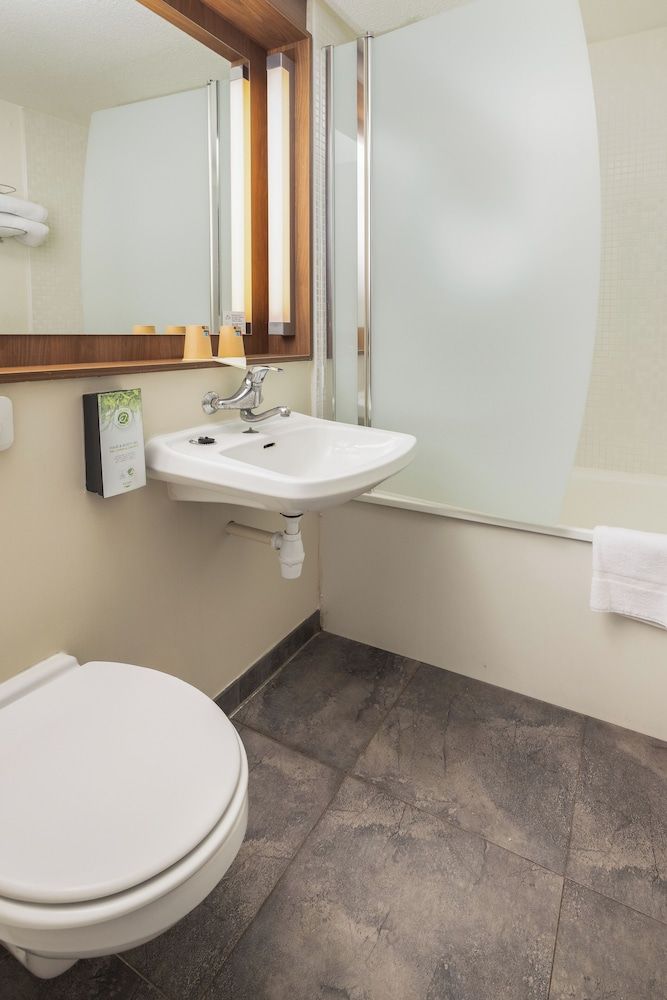 Campanile NATURE - Paris Ouest Gennevilliers Port Standard Room, 1 Queen Bed 8