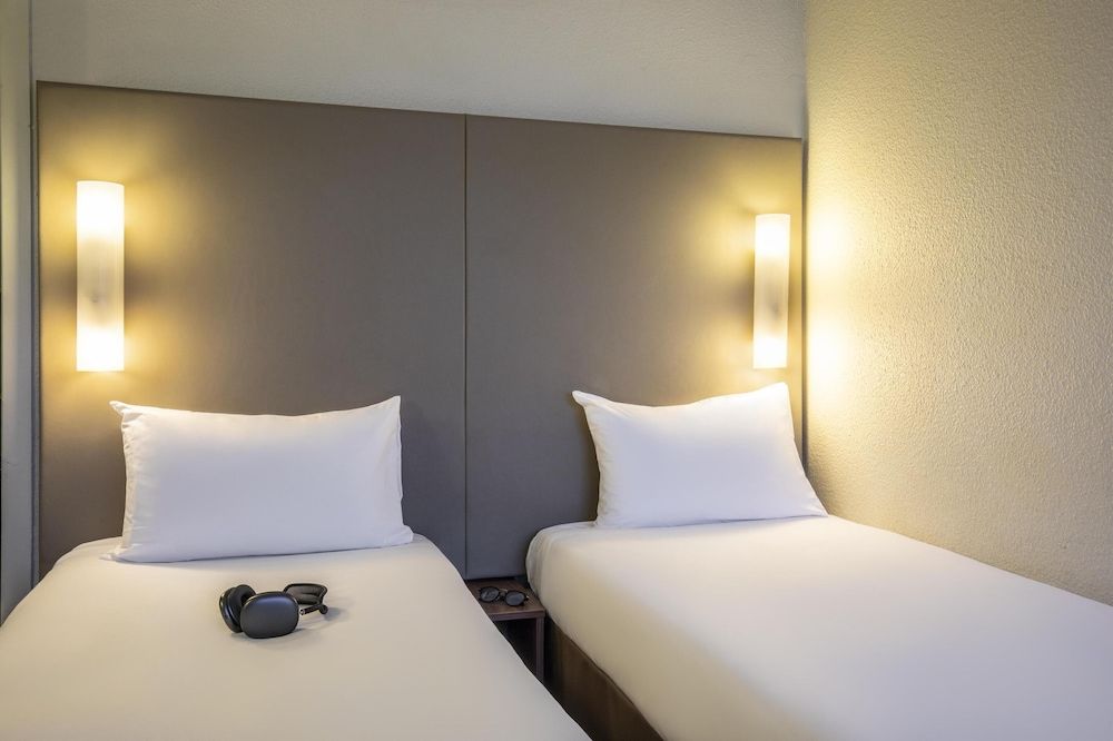 Next Generation, Room, 2 Twin Beds