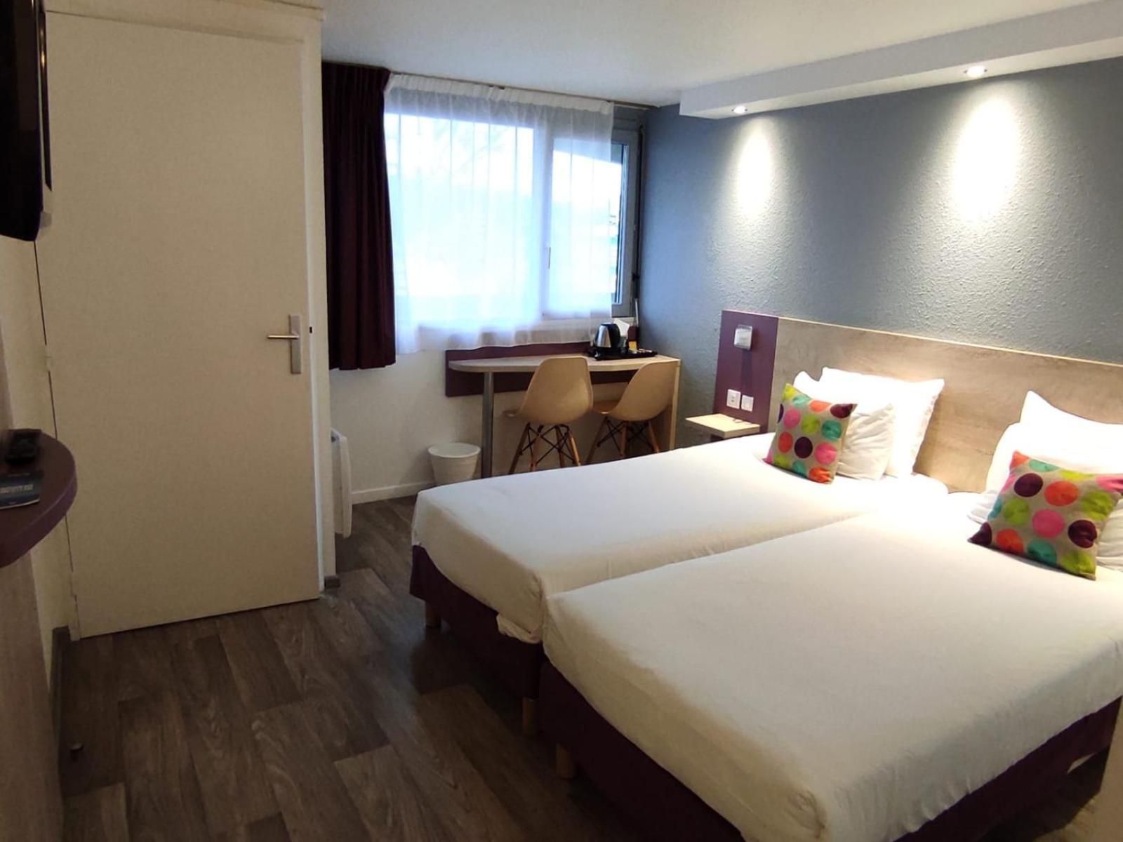 2 Single Beds