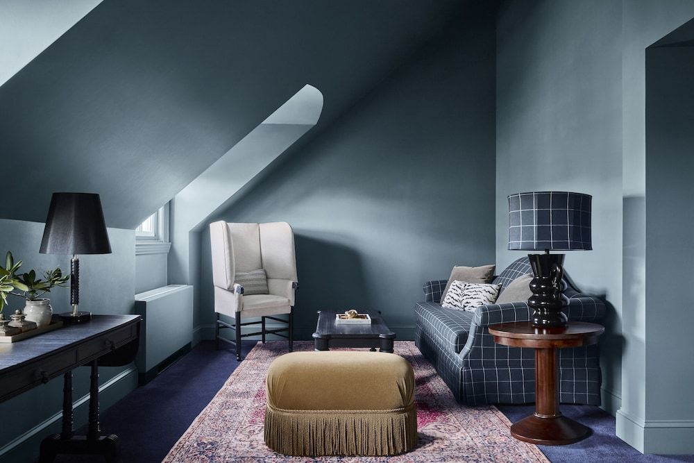 Suite (Manor)
