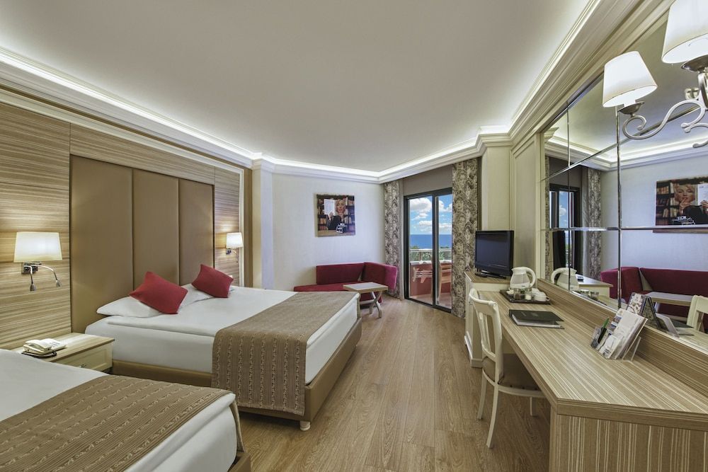 Standard Room, Partial Sea View