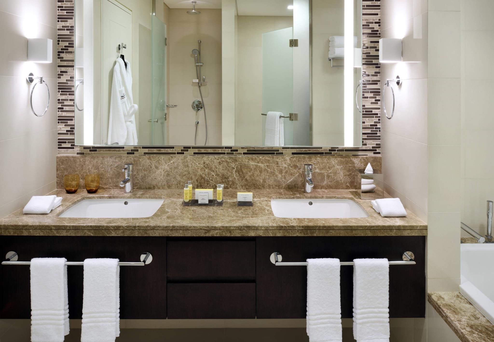2 Bedroom Apartment, Bedroom 1: 1 King, Bedroom 2: 2 Double, City view