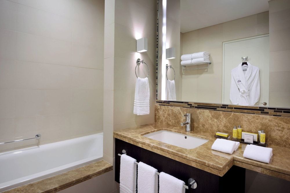 Marriott Executive Apartments Downtown Abu Dhabi Apartment, 1 Bedroom, City View 2