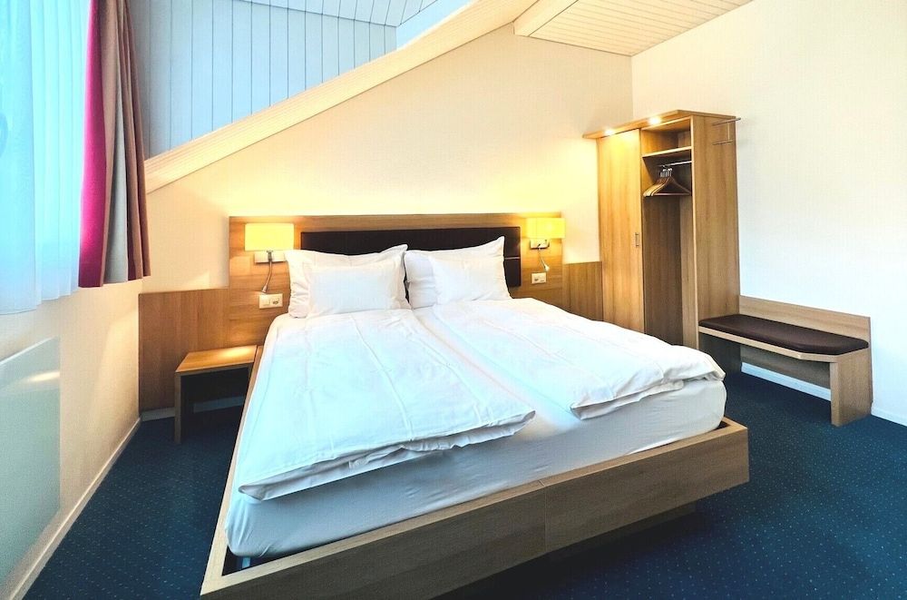 Hotel Felmis Standard Double Room 8