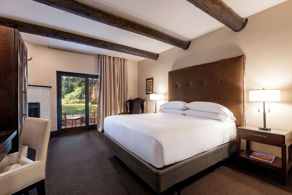 El Monte Sagrado Living Resort & Spa Superior Room, 1 King Bed, Courtyard View (Taos Mountain - 1 King) 2