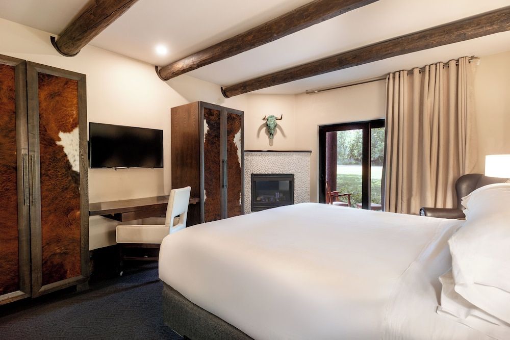 El Monte Sagrado Living Resort & Spa Superior Room, 1 King Bed, Courtyard View (Taos Mountain - 1 King)